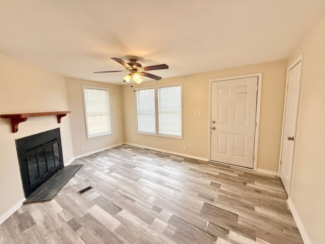 Building Photo - **3bed House - Skip The Apartment Chaos - Minutes from the Dam Neck Base, Naval Station Oceana & ...