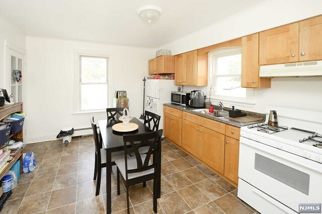 Building Photo - 58 Westervelt Ave
