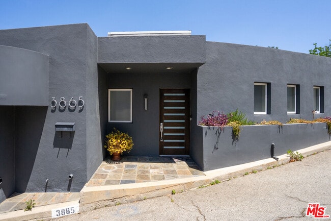 Building Photo - 3865 Buena Park Dr