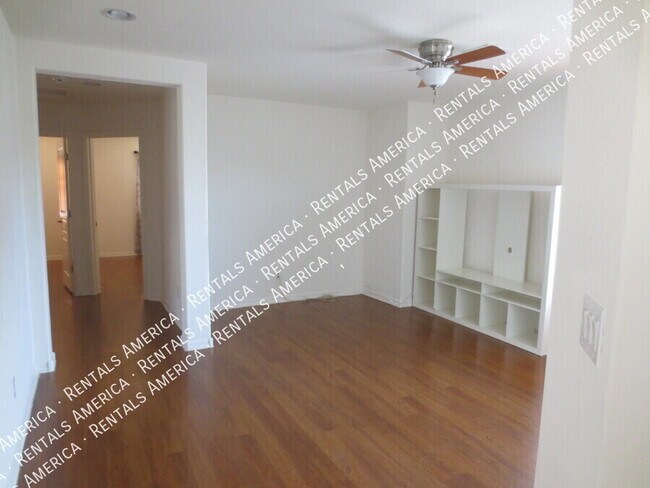 Foto del edificio - 1670 E Elgin St