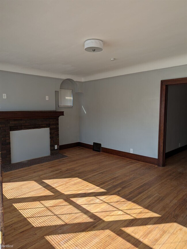 Foto del edificio - 5 br, 2 bath House - 1709 Central St