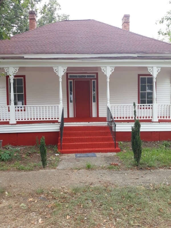 Primary Photo - 310 Cedar St