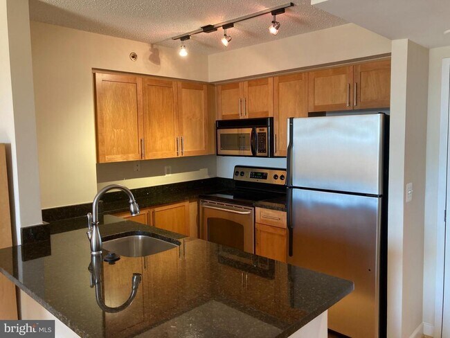 Foto del edificio - 7500 Woodmont Ave