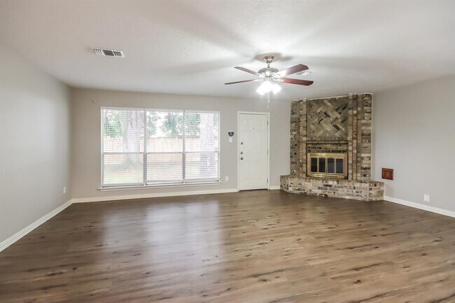 Building Photo - 7426 Fuchsia Ln