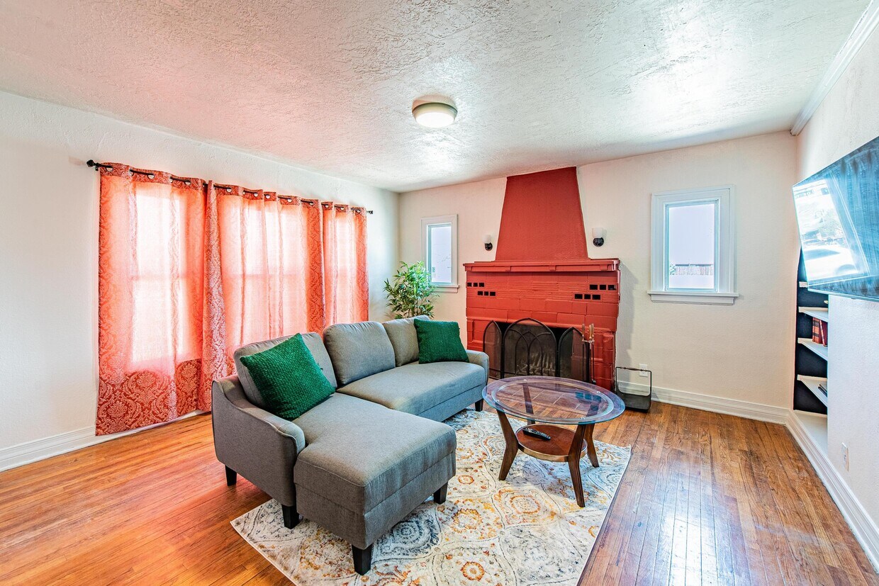 Primary Photo - 524 12th St SW