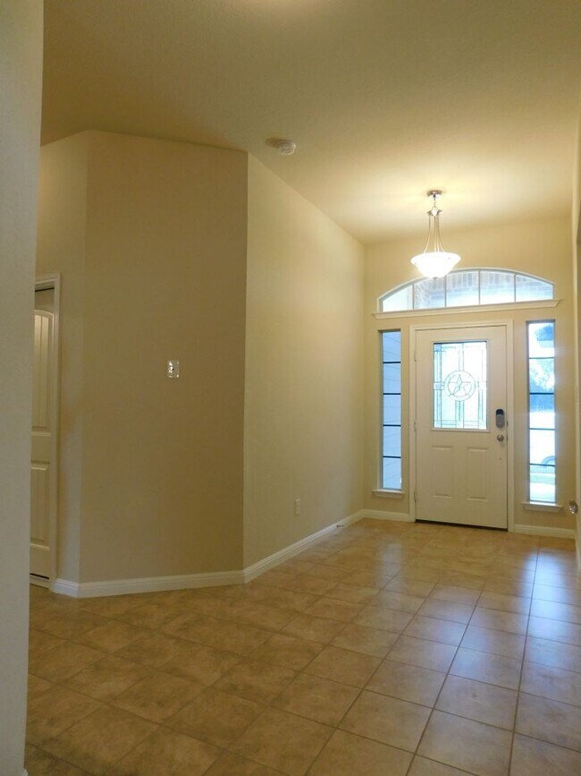 Foto del edificio - Available NOW!!!! Beautiful 4 bedroom 2 ba...