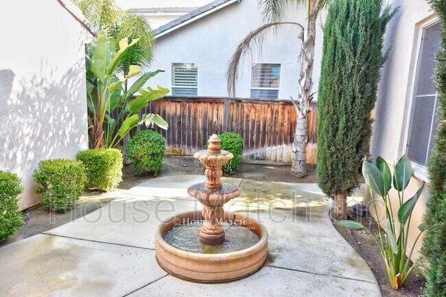 Building Photo - 33453 Barrington Dr