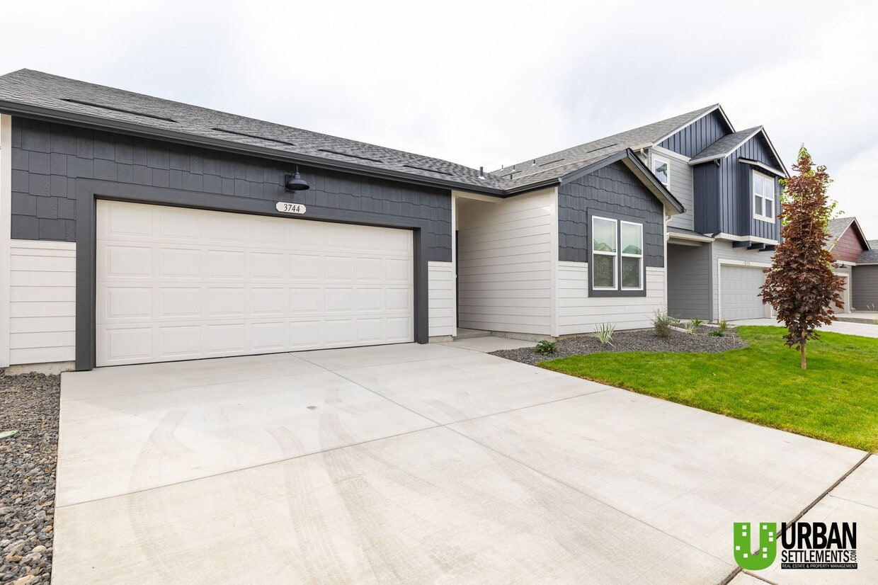 Foto principal - 3744 Clinton Rd