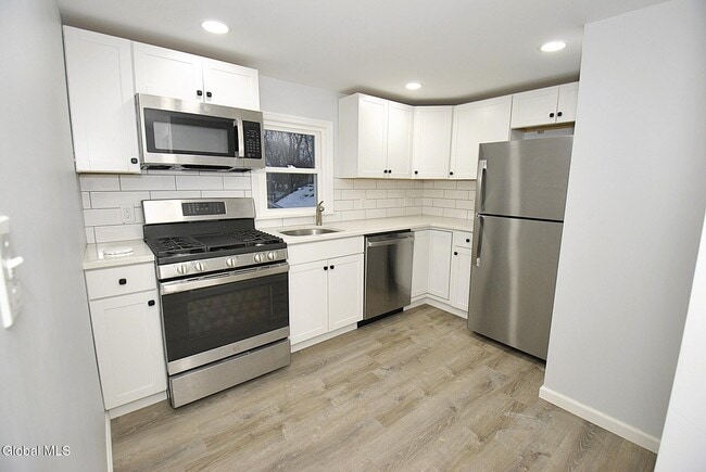 Building Photo - 83 Osborne Rd