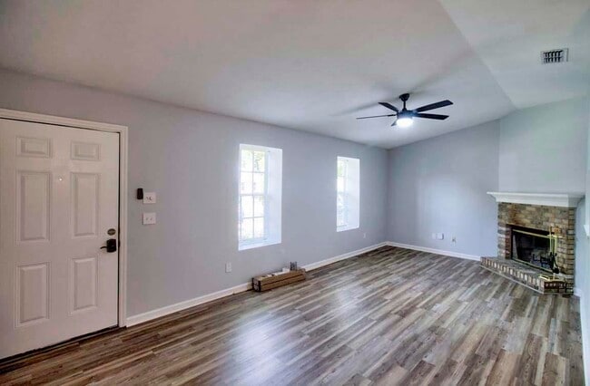 Foto del edificio - 425 High Point Ln
