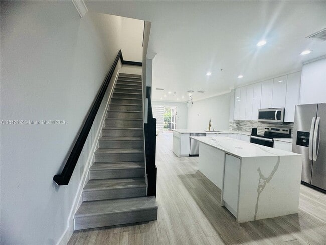 Building Photo - 16262 Ravina Way
