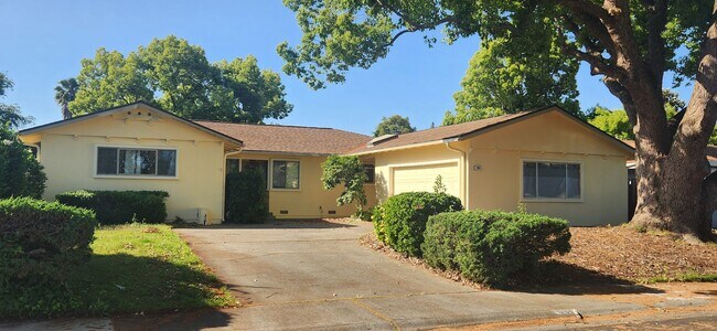 Building Photo - Beautiful 4 Bedroom Home in Greenhaven