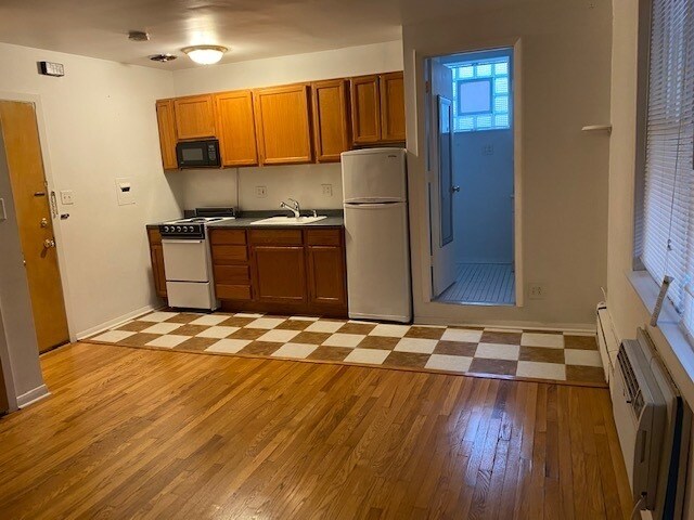 Foto del edificio - 7638 W North Ave