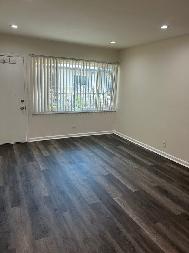 Foto del edificio - 6859 Coldwater Canyon Ave