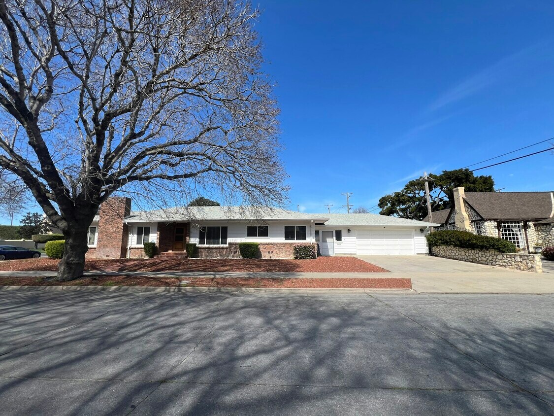 Primary Photo - 118 Alameda Avenue