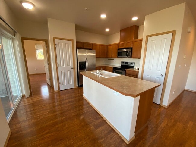 Building Photo - DuPont 2 Bedroom Town Home
