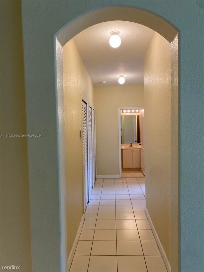 Building Photo - 3 br, 2 bath House - 1658 SE 28th Ct Unit ...