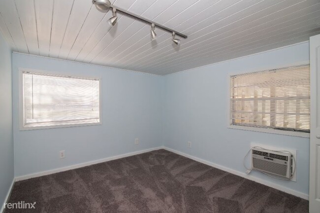 Foto del edificio - 2 br, 1 bath Apartment - 365 Palm Tree Rd
