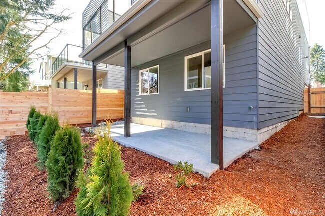 Foto del edificio - Spacious New Construction House with 5 bed...