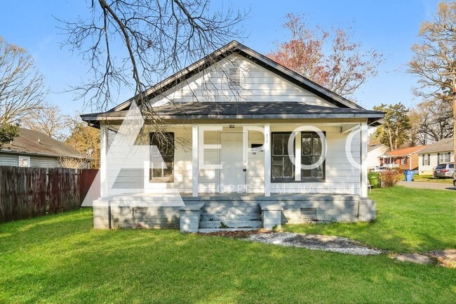 Building Photo - 810 Oakley St