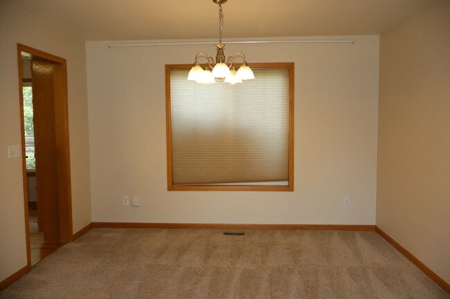 Foto del edificio - Live Large in Fort Collins – 5BR Home + $2...