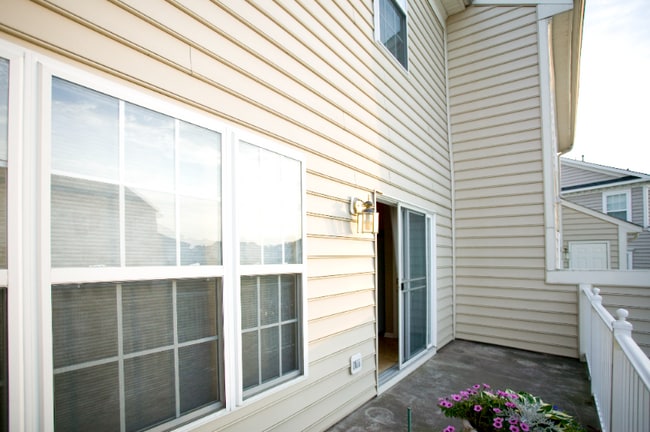 Building Photo - 42243 Black Rock Terrace