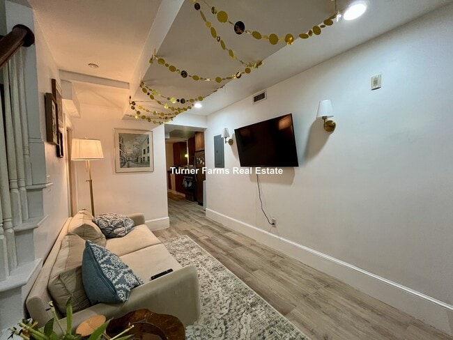 Foto del edificio - 64 Louis Prang St