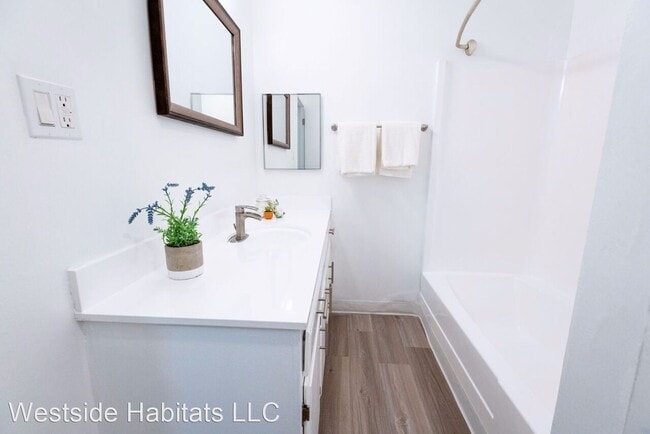 Building Photo - 2 br, 2 bath Apartment - 18411 Vincennes St