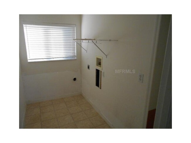 Foto del edificio - Well maintained large 3bed/2bath Nice home...