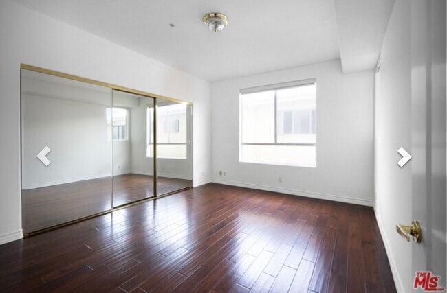 Foto del edificio - 8349 Blackburn Ave
