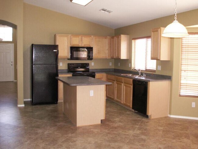 Building Photo - Incredible 4 bedroom home in Gilbert!