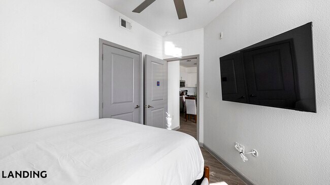 Foto del edificio - 1001 S Center St