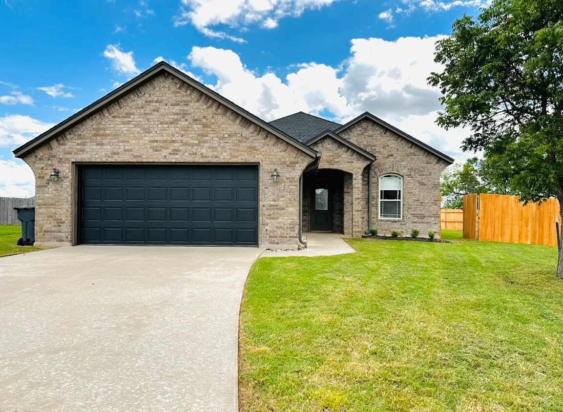 Primary Photo - 7904 SW Powell Ct