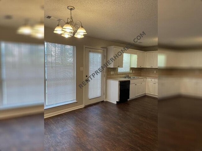 Building Photo - 2814 Henson Pl