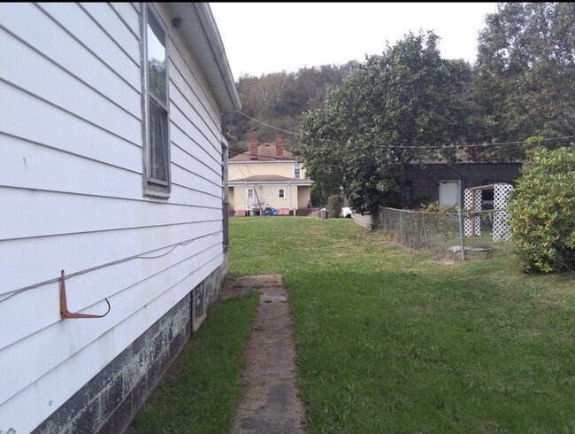 Building Photo - 315 Walden Ave