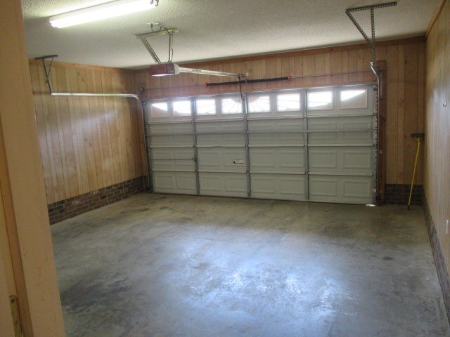 Building Photo - 5025 Knollwood Dr