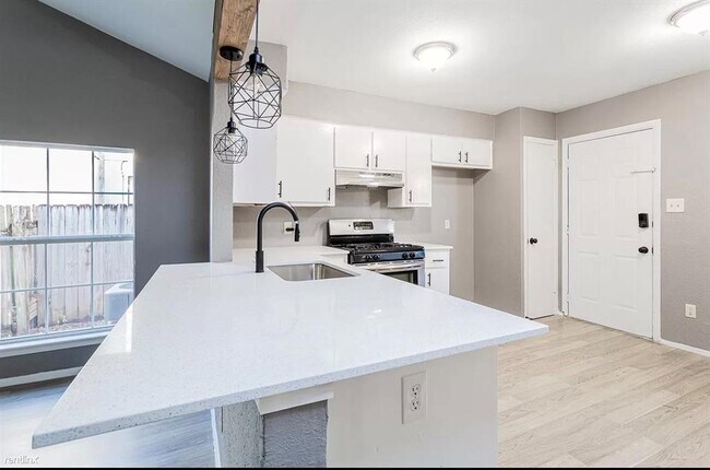 Foto del edificio - 4900 E Stassney Ln