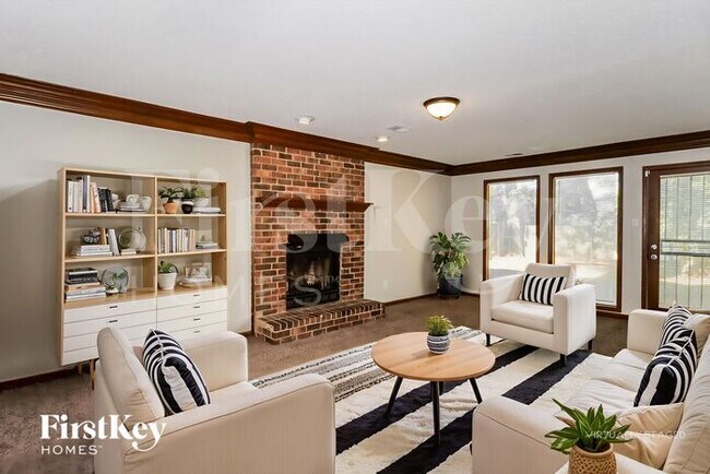 Foto del edificio - 6974 Cutter Mill Rd