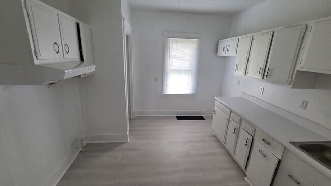 Foto del edificio - 3 Bedroom with Finished Attic Space/4th Room!