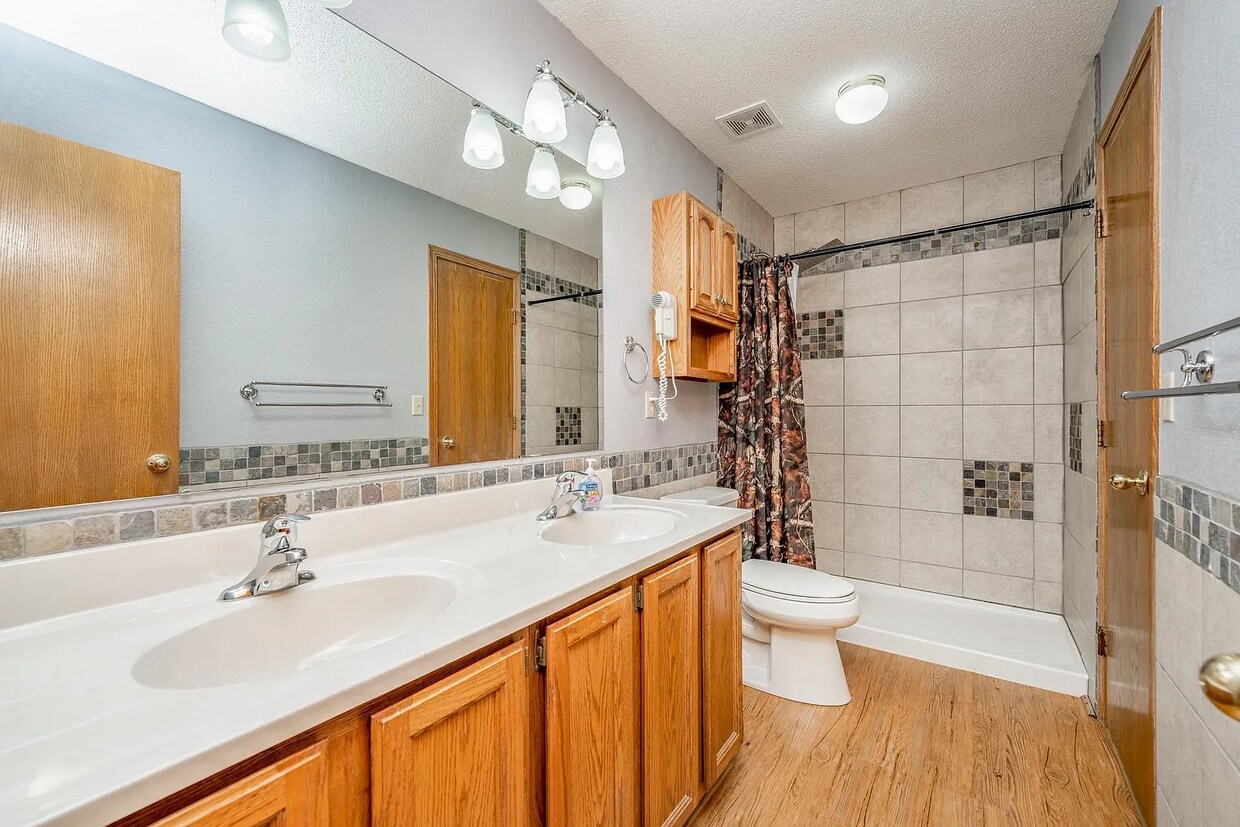 Foto del edificio - 2706 Rainier Cir
