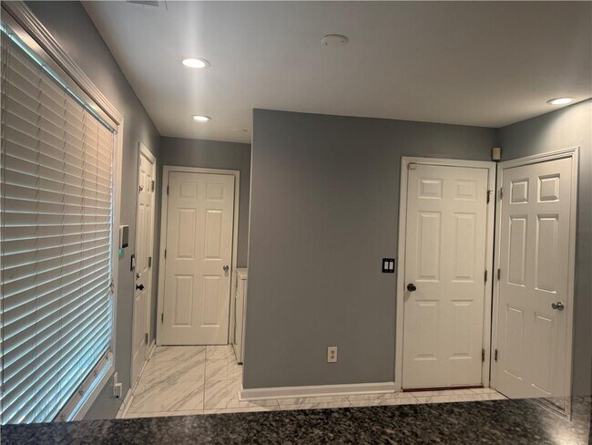 Foto del edificio - 3971 Riverside Pkwy