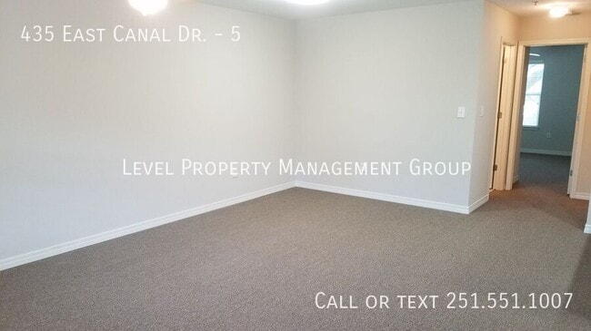 Building Photo - 435 E Canal Dr