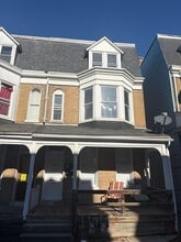 Building Photo - 821 W Poplar St