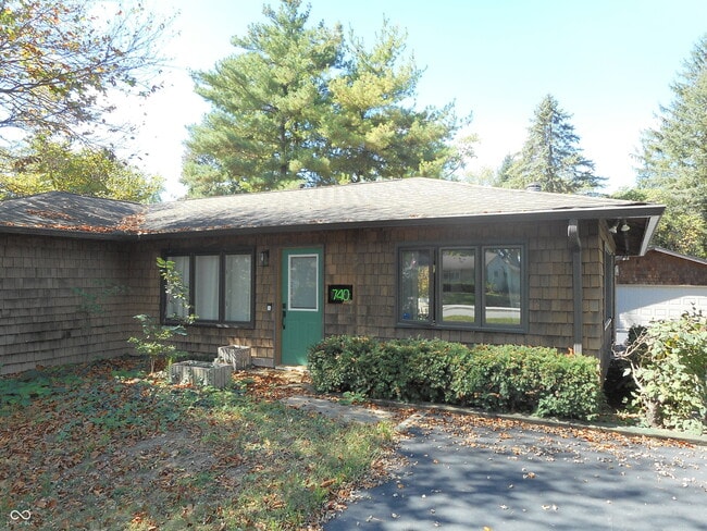 Building Photo - 740 W Auman Dr