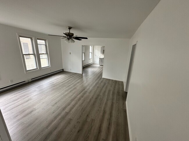 LV ROOM - 40 W Liberty St