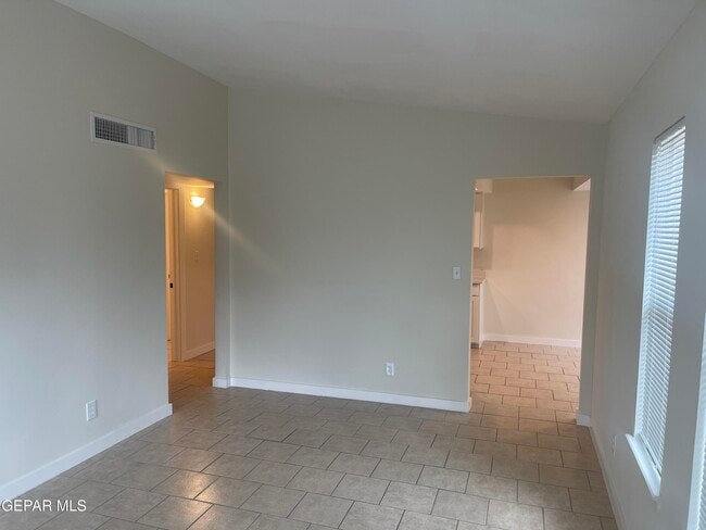 Building Photo - 10642 Cuatro Vistas Dr