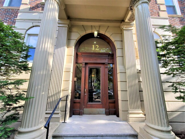 Building Photo - 10 Wendell St