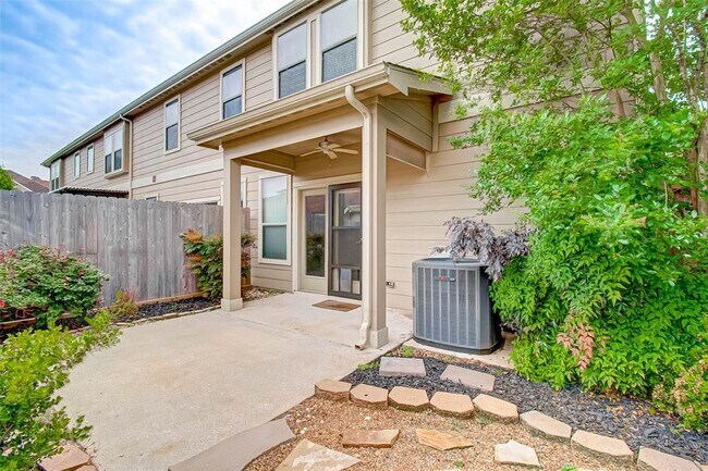 Foto del edificio - 12108 Martin Creek Ln