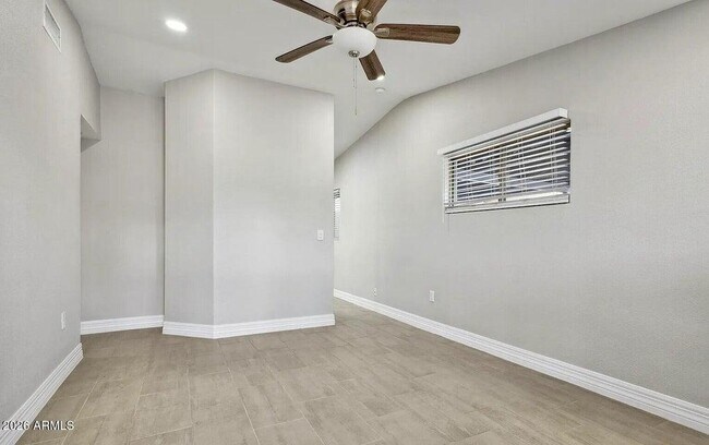 Foto del edificio - 2068 E Howe Ave