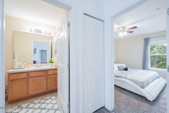 Foto del edificio - 7047 Deer Lodge Cir